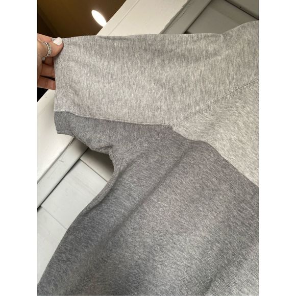 Club Monaco Colorblock Crewneck Gray Shirt, Men's Size Medium - Picture 6 of 6